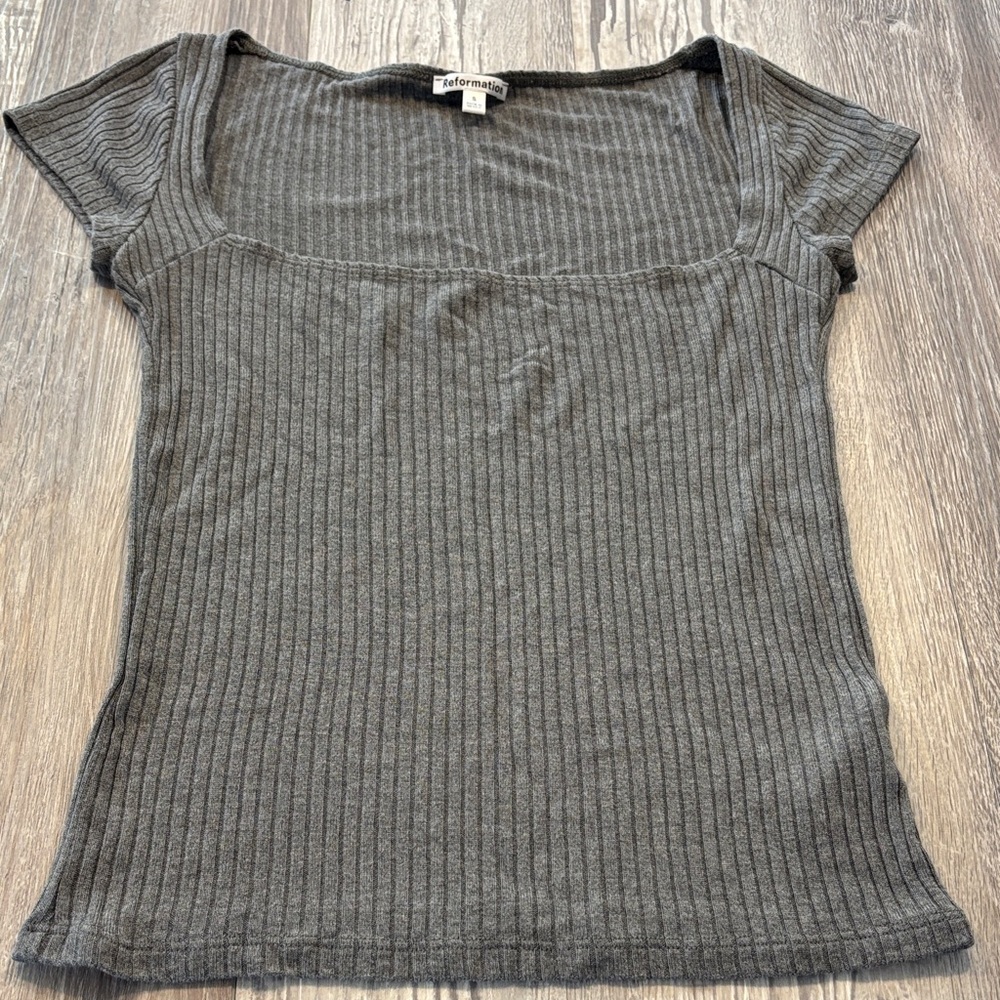 Reformation Gray Ribbed Short Sleeve Tee Size Small